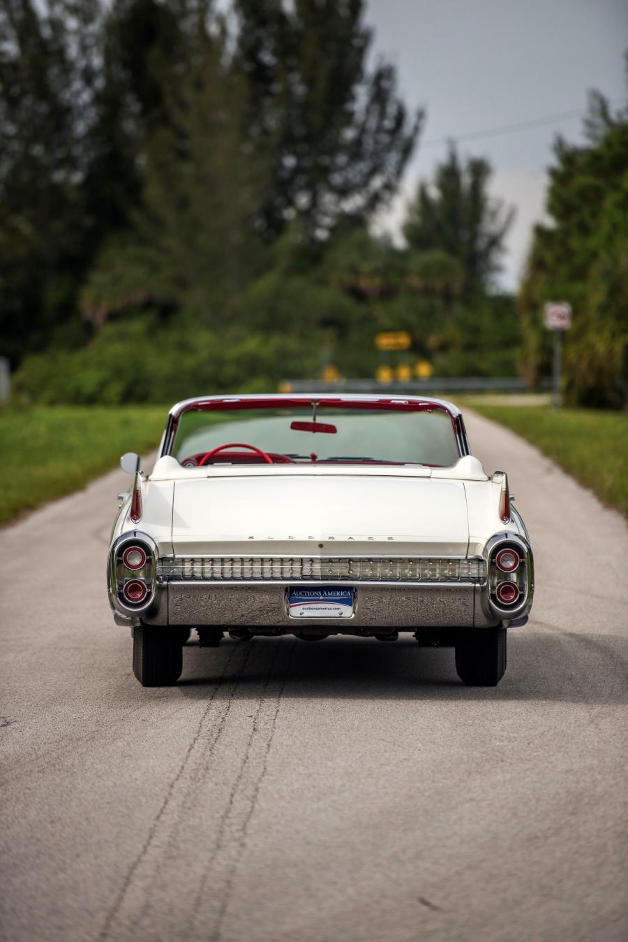  Cadillac Eldorado Biarritz Convertible 1960 года  (фото 19 из 49)